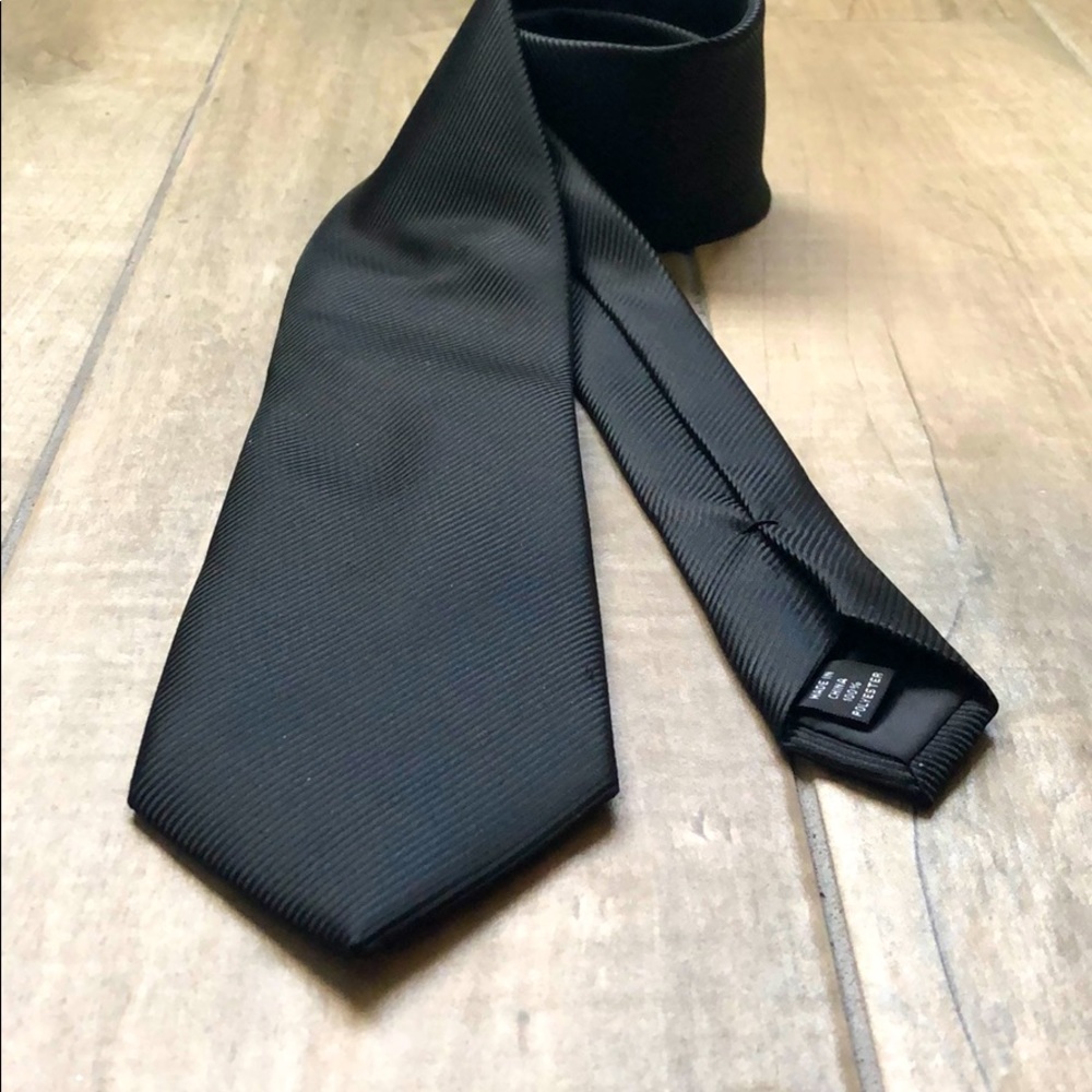 Caspian Slim Solid black tie Perry Ellis
